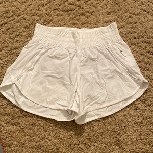 Lululemon Tracker Mid-rise Lined Short 4” Size 4